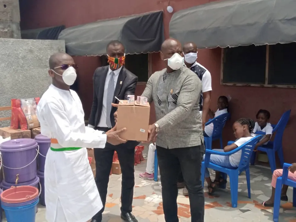 Synergie 2020 fait des dons à l’orphelinat d’Azuretti