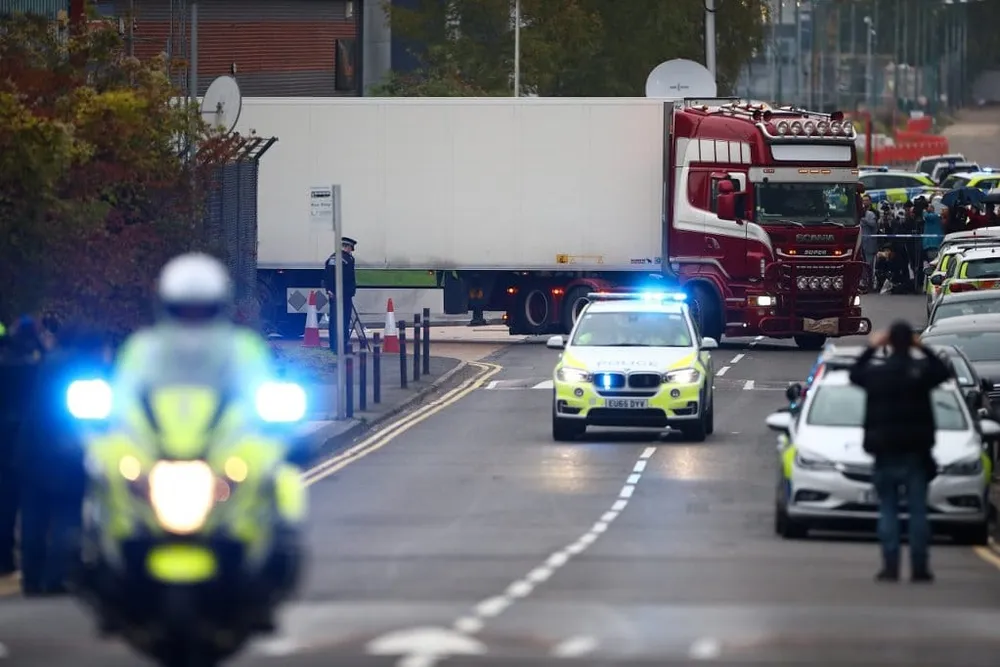 Camion charnier en Angleterre : 13 suspects mis en examen en France