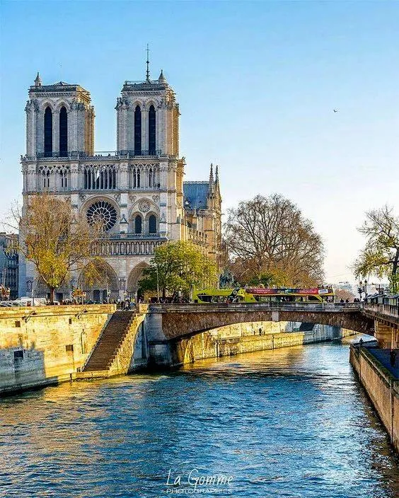 Réouverture parvis Notre-Dame de Paris, le 31 mai 2020