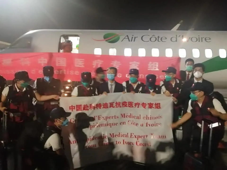 12 médecins chinois à Abidjan pour lutter contre le coronavirus en Côte d’Ivoire