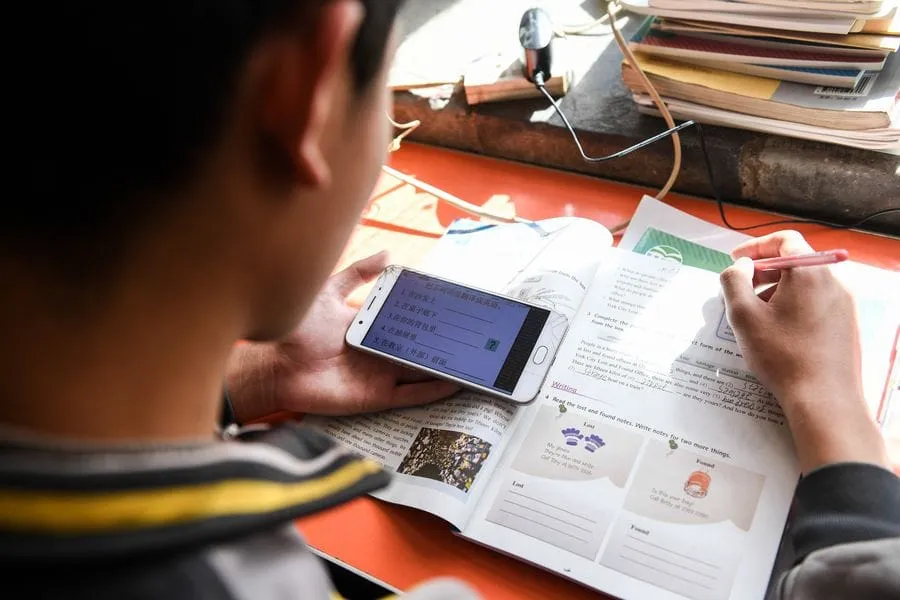 Etudier est la première activité en ligne des mineurs chinois – Actualités 13/05/2020