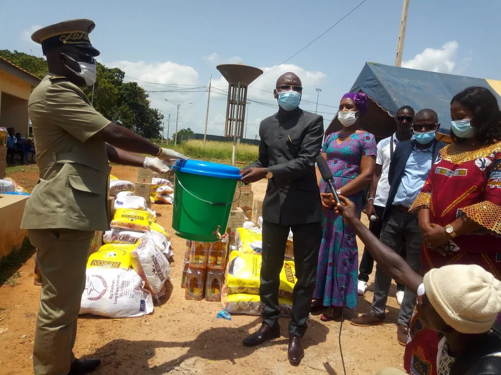 Covid-19 : Un cadre de la région de Vavoua fait don de kits alimentaires et hygiéniques à la population