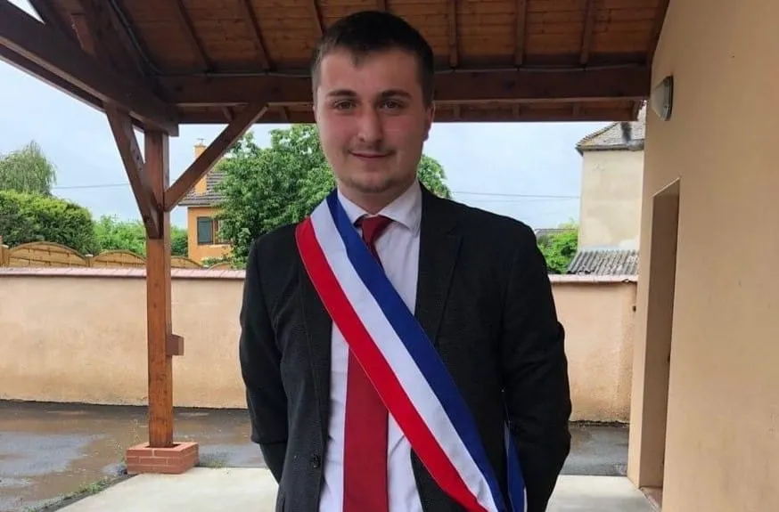 Matéo Morel, élu maire à seulement 20 ans, nouveau modèle des jeunes Niakara
