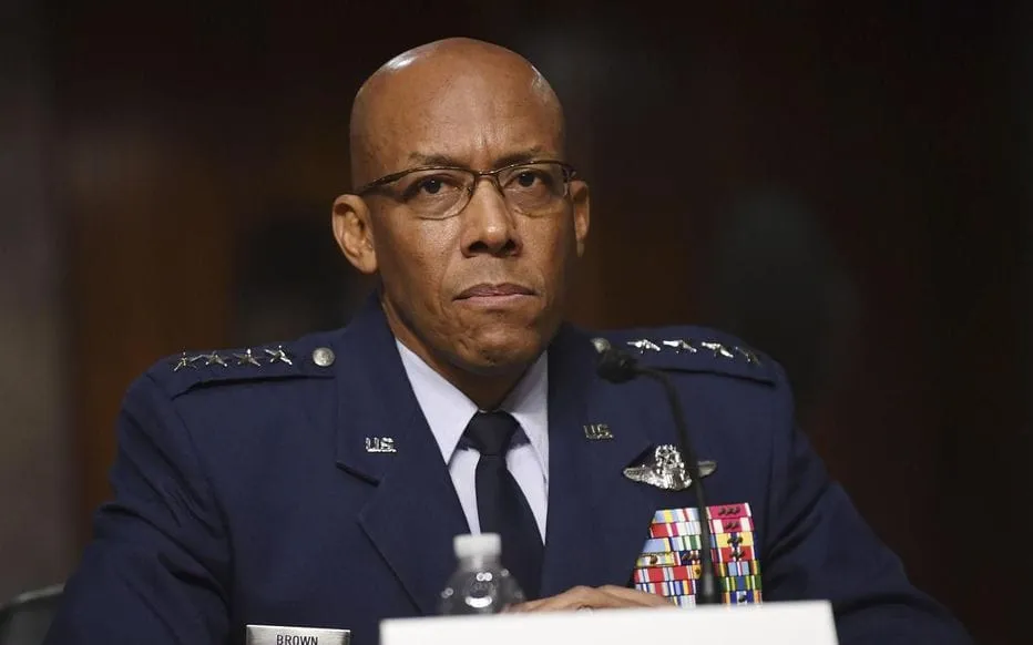Qui est le général Charles Brown Jr, 1er Noir américain nommé chef de l’US Air Force aux États-Unis ?