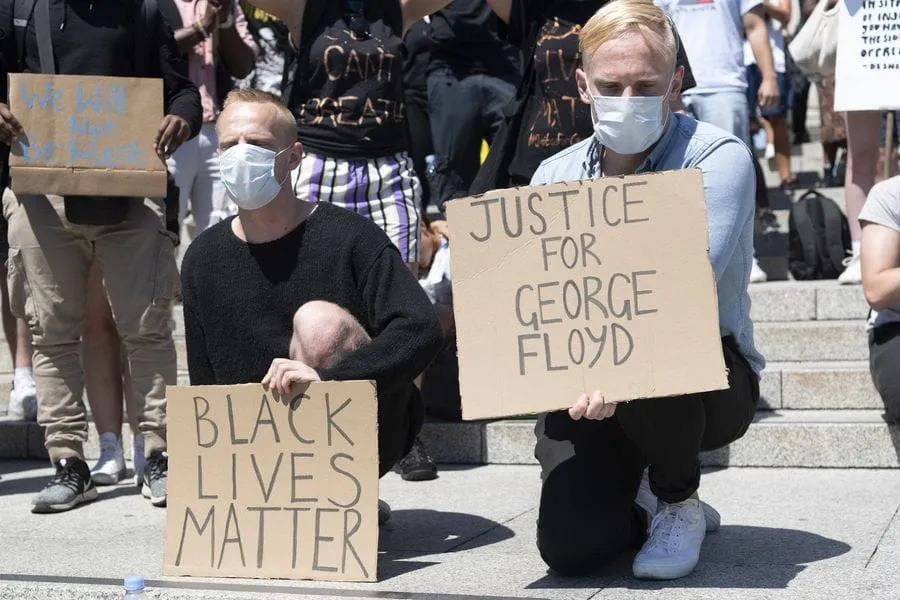 Des milliers de personnes défient l’interdiction des rassemblements de masse au Royaume-Uni pour protester contre la mort de George Floyd – Actualités 01/06/2020