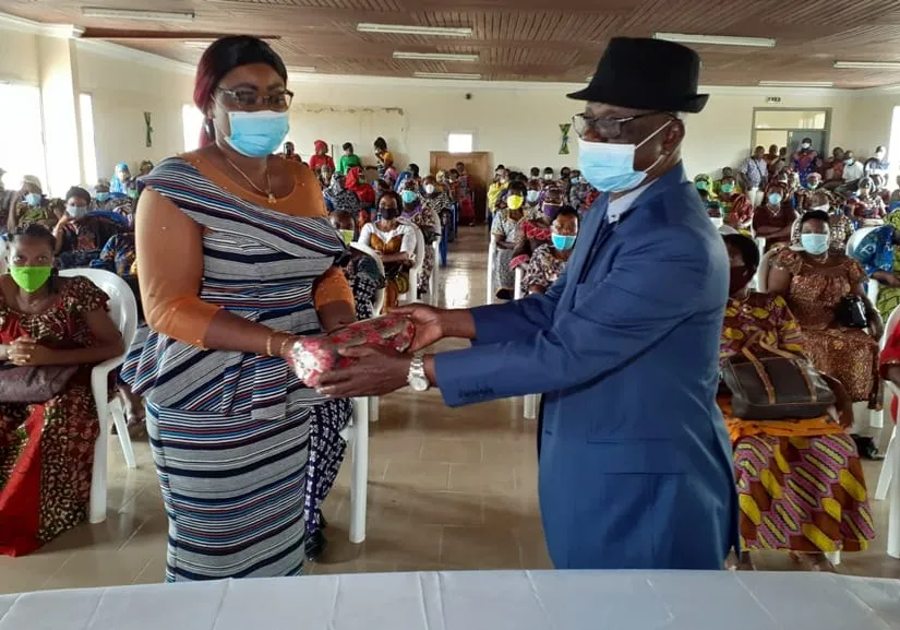Fête des mères: Djédjé Bagnon offre plus 200 complets de pagnes aux femmes du Gôh – Actualité ivoirienne 08/06/2020