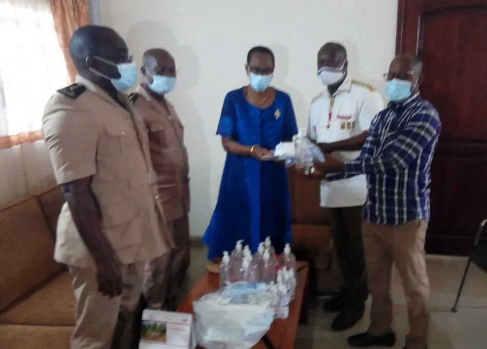 Covid-19 : une sénatrice fait un don à la CEI et au lycée municipal de Sikensi – Actualité ivoirienne 23/06/2020