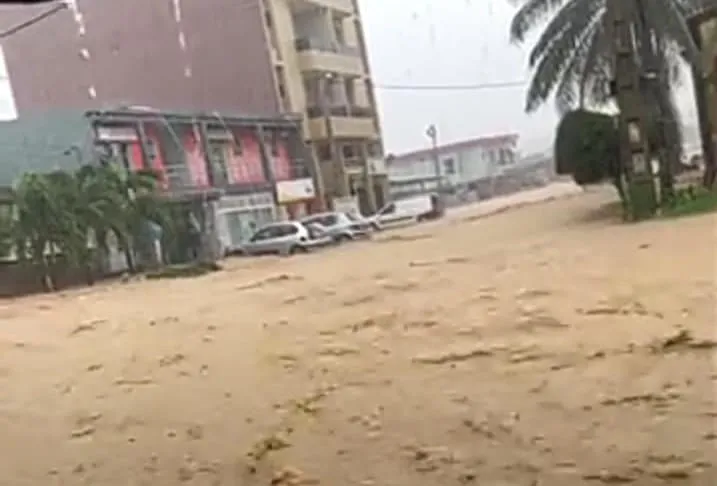 Inondations à Abidjan : La rue ministre en direct après le déluge