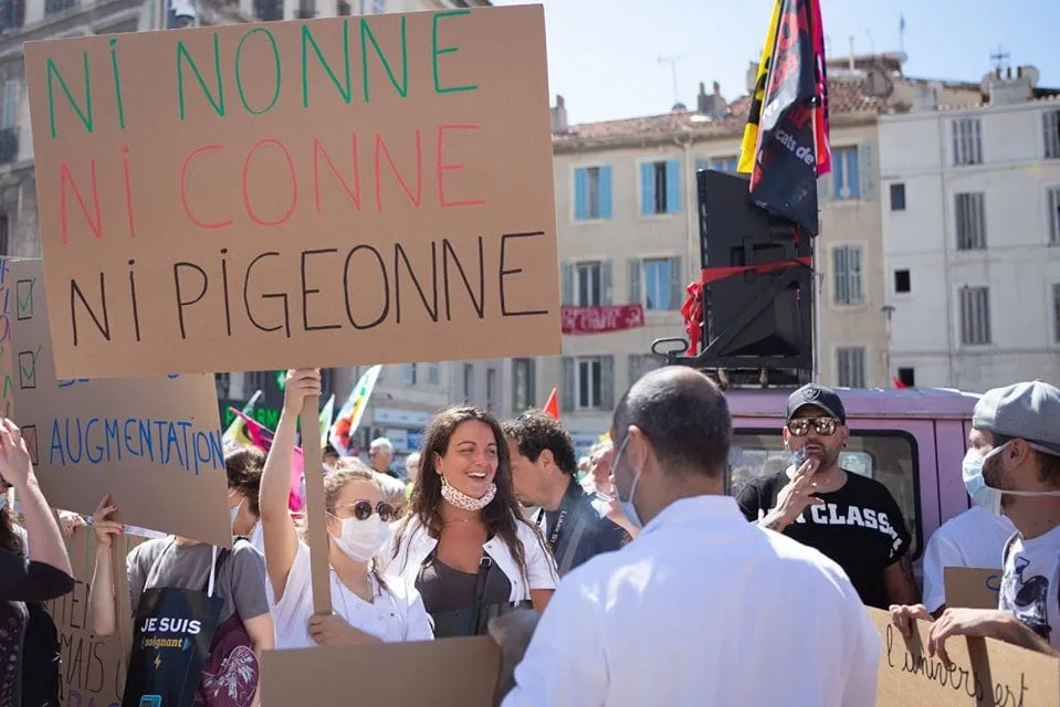 Manifestation à Paris : des heurts éclatent avec les forces de l’ordre