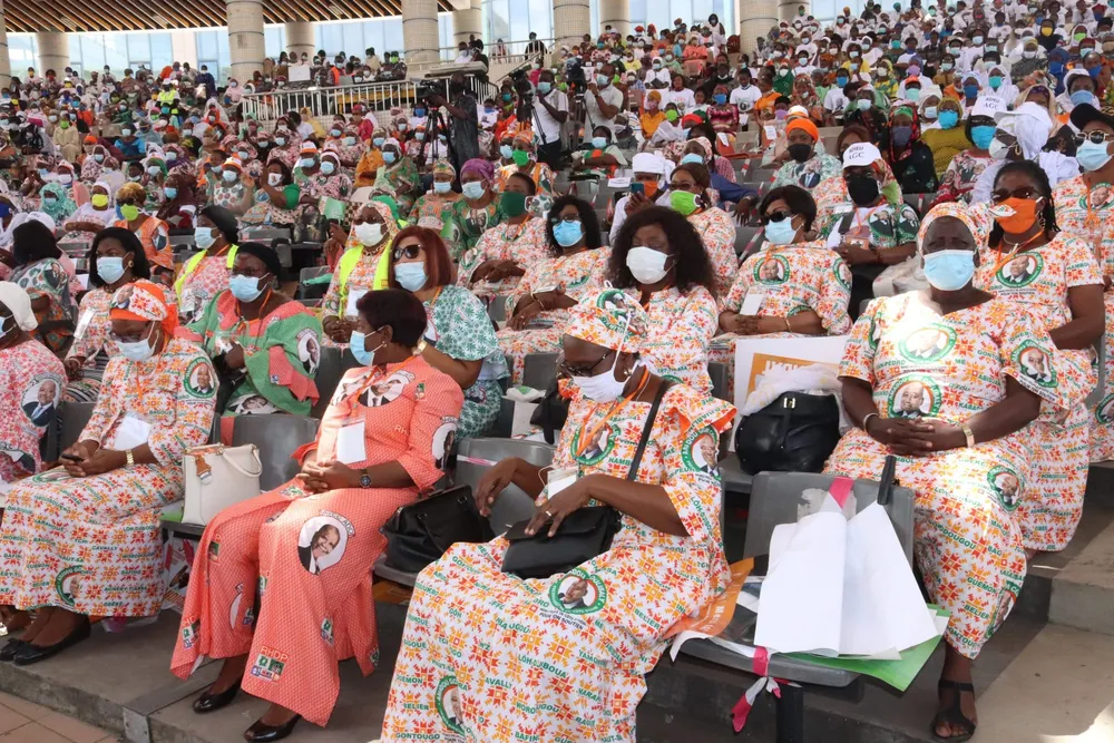 Election présidentielle: les femmes du RHDP invitent Alassane Ouattara à se  porter candidat