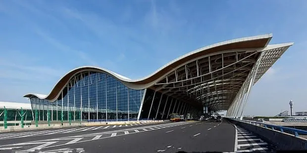 Aéroport de Shanghai : un avion de fret  Boeing 777 prend feu