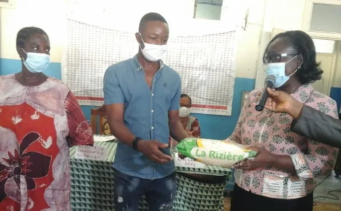 Covid 19 : des vivres et non vivres à des familles vulnérables de Port-Bouët – Actualité ivoirienne 21/07/2020