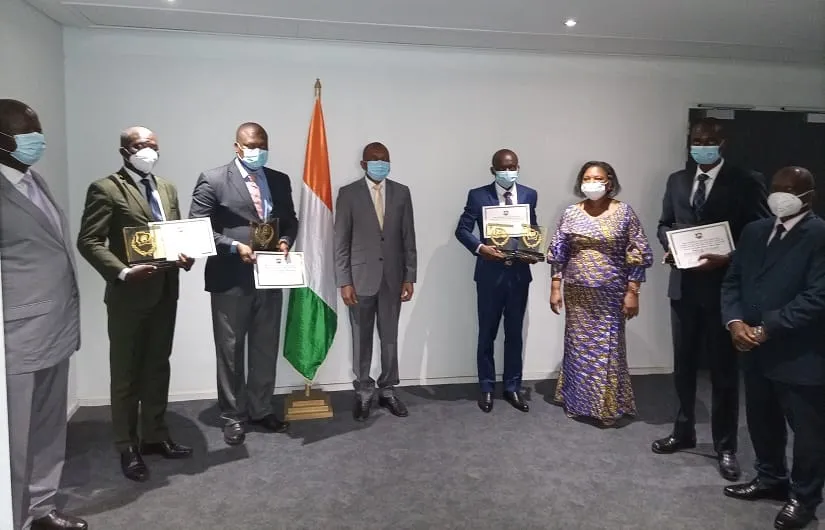 Les lauréats du Prix d’excellence des meilleurs agents du Ministère des Mines de 2019 récompensés