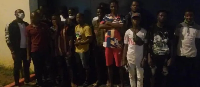 Abobo : propriétaires, serveuses, DJ et clients arrêtés pour violation de la mesure de fermeture des bars