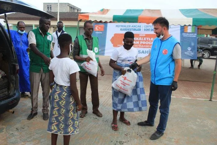 Tabaski 2020 en Côte d’Ivoire: la fondation Turkye Diyanet offre 200 bœuf aux populations démunis