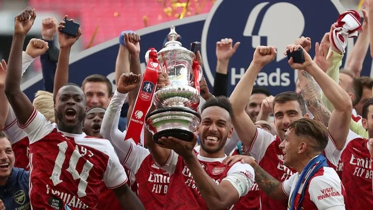 Arsenal remporte la 14ème Coupe d’Angleterre de football (FA Cup)
