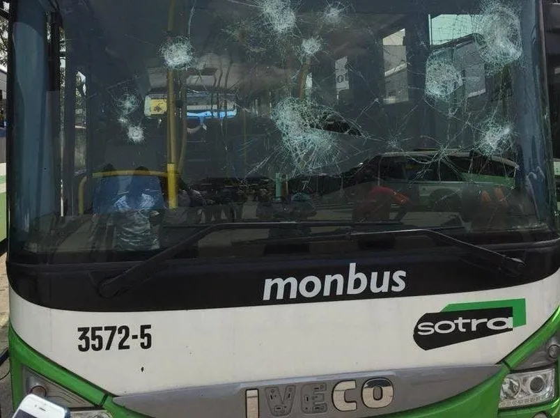 Manifestations de l’opposition à Yopougon : des bus de la SOTRA vandalisés