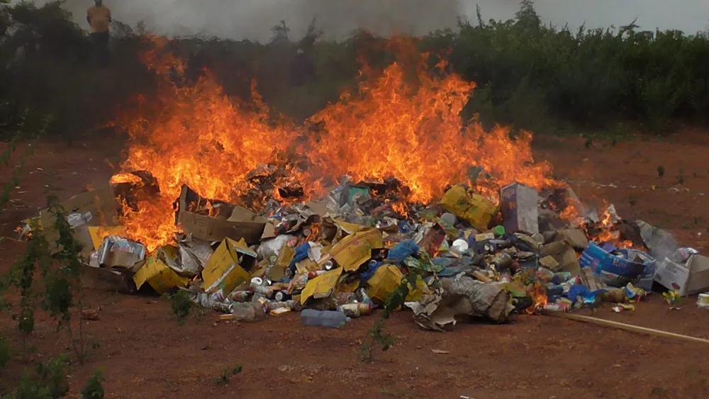 Daloa : plus de 14 tonnes de marchandises incinérées