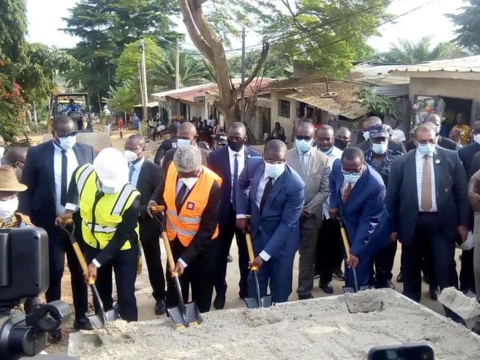 Bingerville : Amédé Kouakou lance les travaux de bitumage des voies structurantes