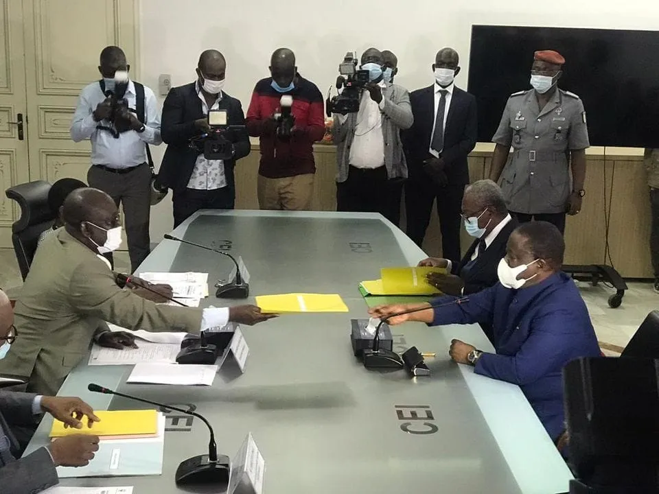 Présidentielle 2020 : Bédié a déposé son dossier de candidature à la CEI