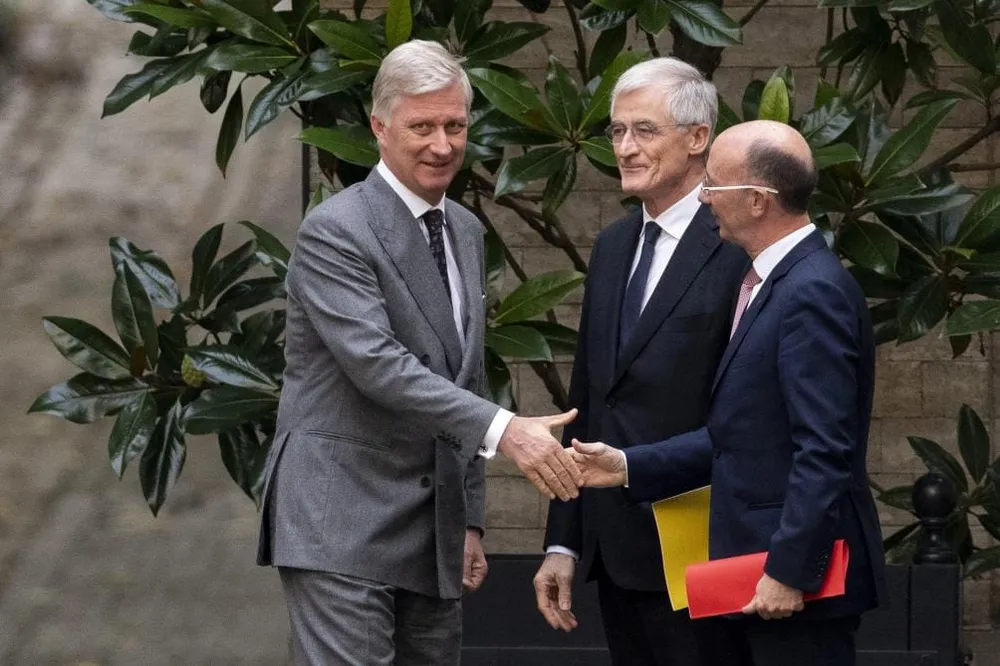 Formation fédérale en Belgique : le roi Philippe décharge les deux préformateurs