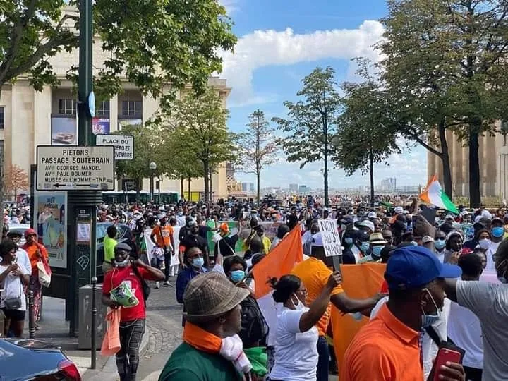 Affaire 3e mandat : en direct de Paris manifestation des Ivoiriens pour dire NON à Ouattara