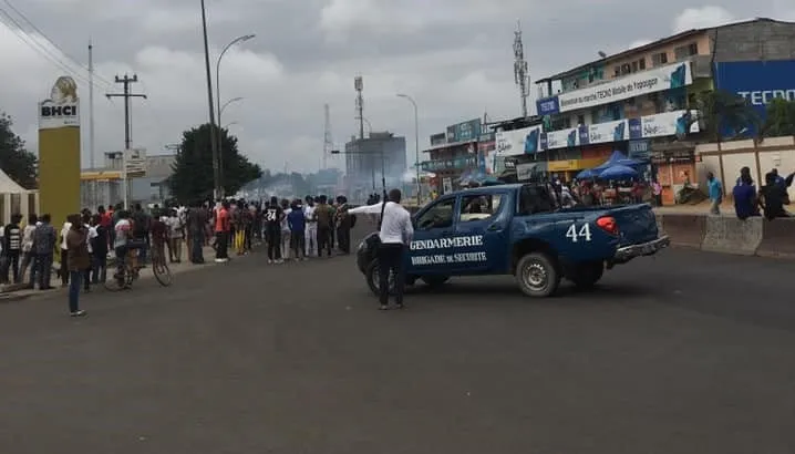 Marche contre Ouattara : situation tendue à Yopougon entre manifestants et policiers ce 27 août