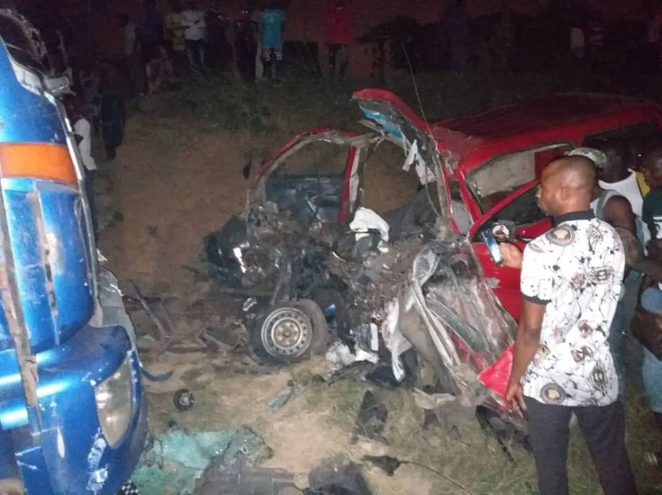 Manifestation de l’Opposition : un arbre abattu tombe sur un minicar, 7 morts