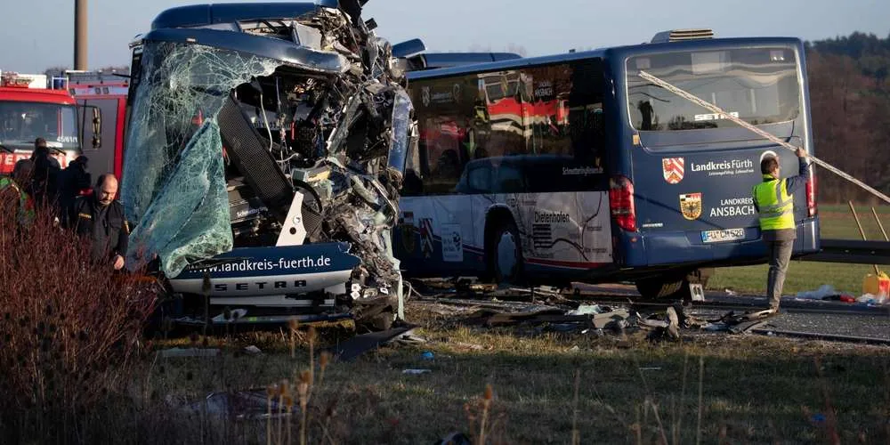 Collision en Thaïlande entre un autocar et un train le 11 octobre 2020