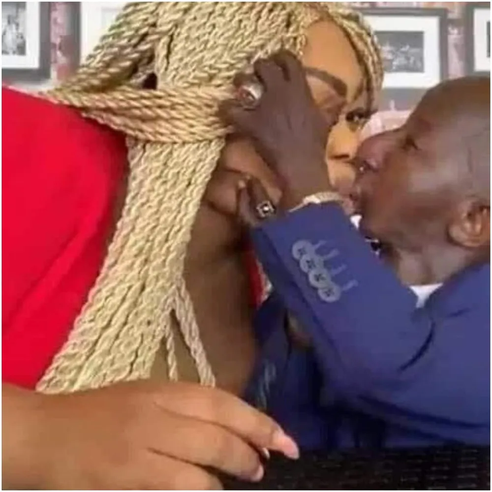 Quand Eudoxie Yao et Grand P échangent un baiser langoureux