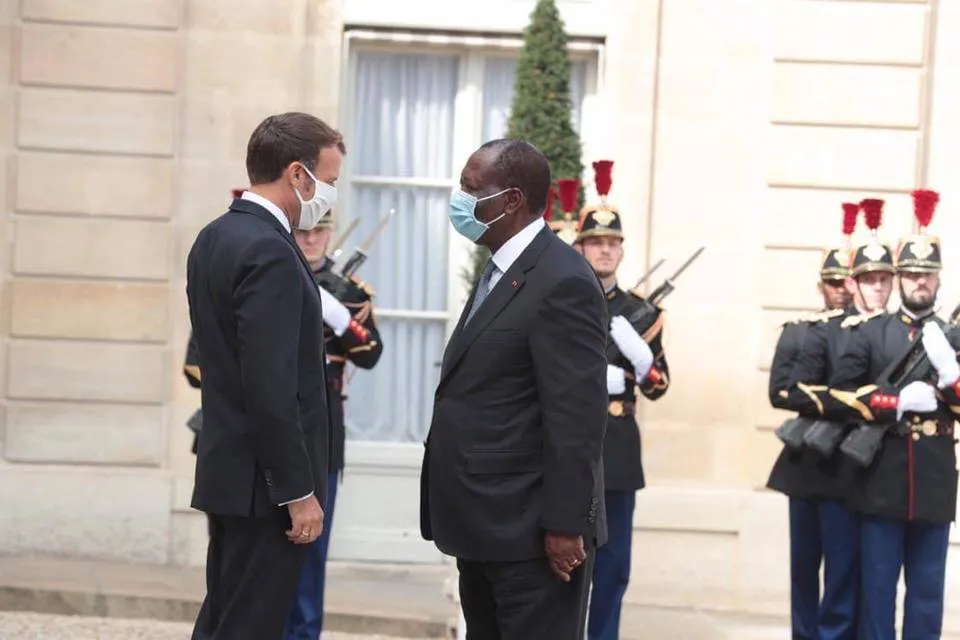3e mandat de Ouattara, voici le deal accepté par Macron