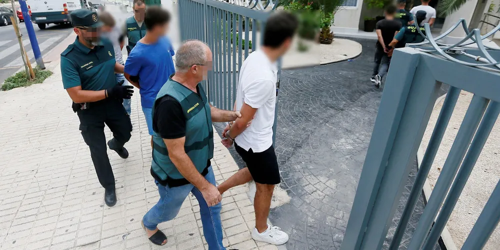 4 touristes français violent de deux mineures et filment la scène avec leurs portables
