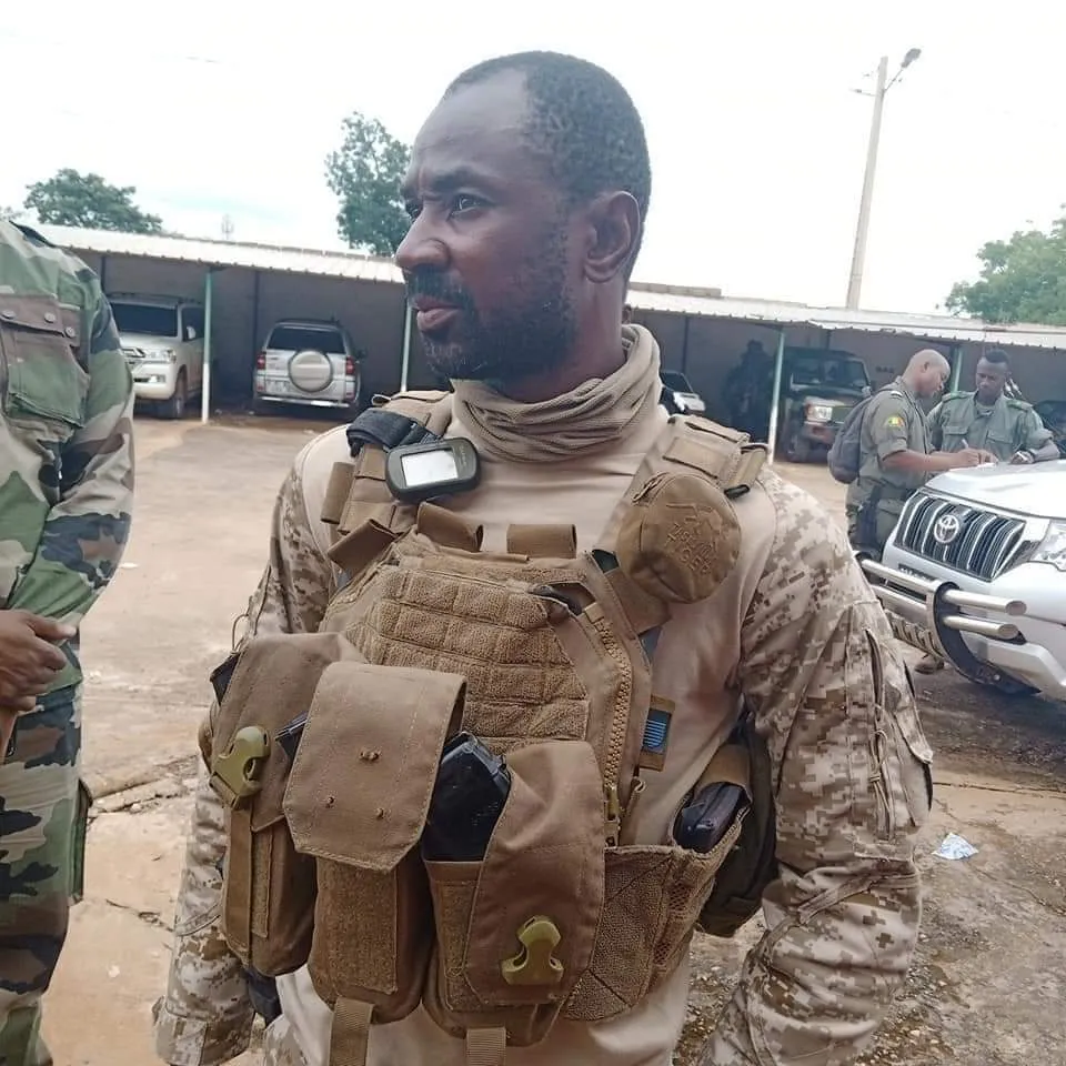 Le chef de la junte défis les groupes terroristes au Mali