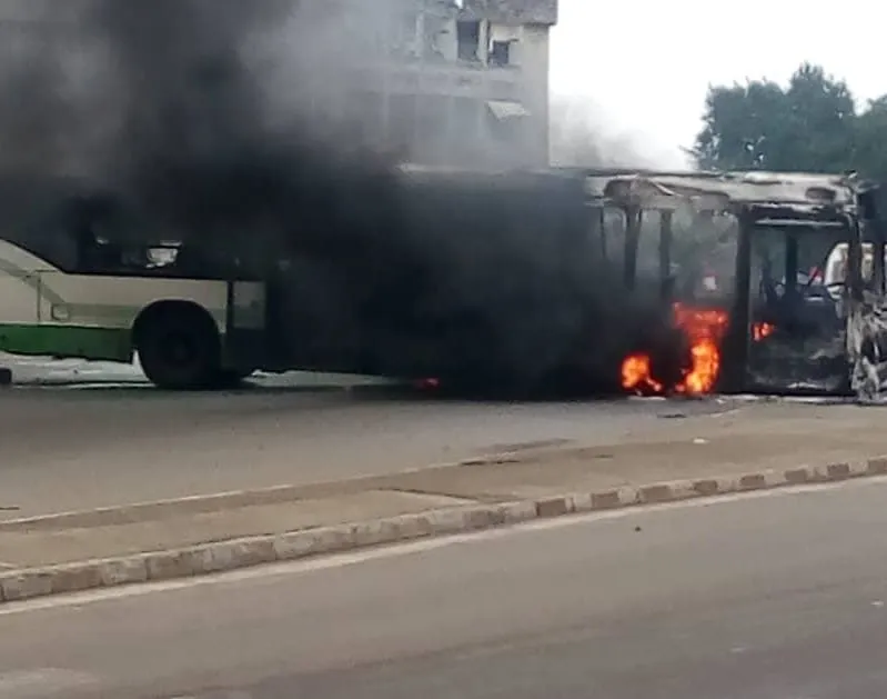 Un bus Sotra saccagé et incendié à Yopougon le 14 septembre 2020