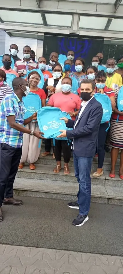 La parfumerie Gandour offre des kits scolaires  aux enfants de ses employés