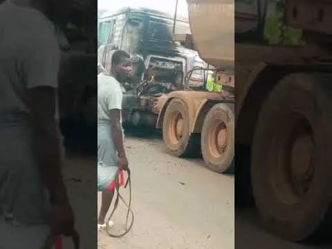 Manifestation à Bangolo: des véhicules de bauxite brûlés (VIDÉO)