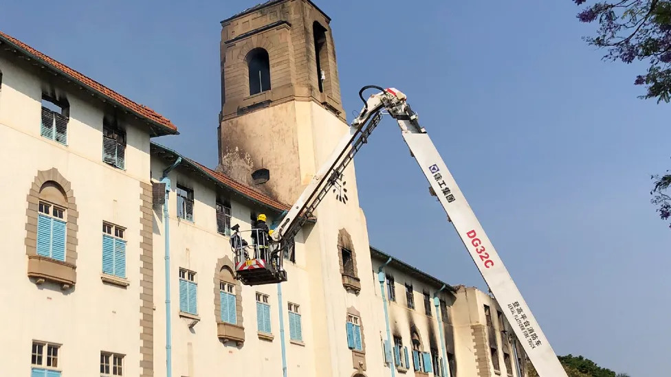 Incendie à l’Université d’Ouganda : le principal bâtiment administratif détruit