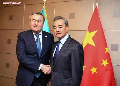 Relations bilatérales : le premier président du Kazakhstan rencontre le conseiller d’Etat chinois
