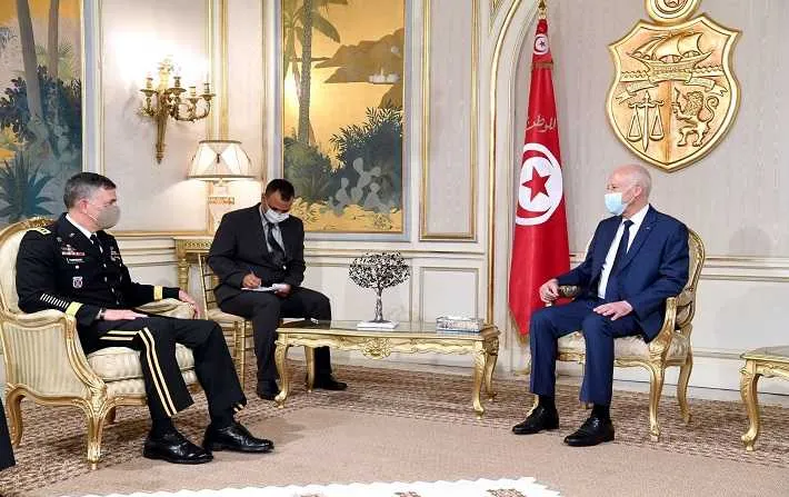 Tunisie: le président limoge le ministre de la Défense