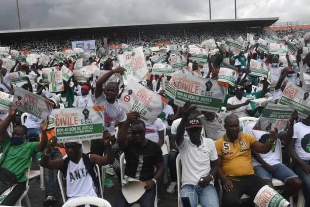 En images : la démonstration de force l’opposition ivoirienne au stade FHB