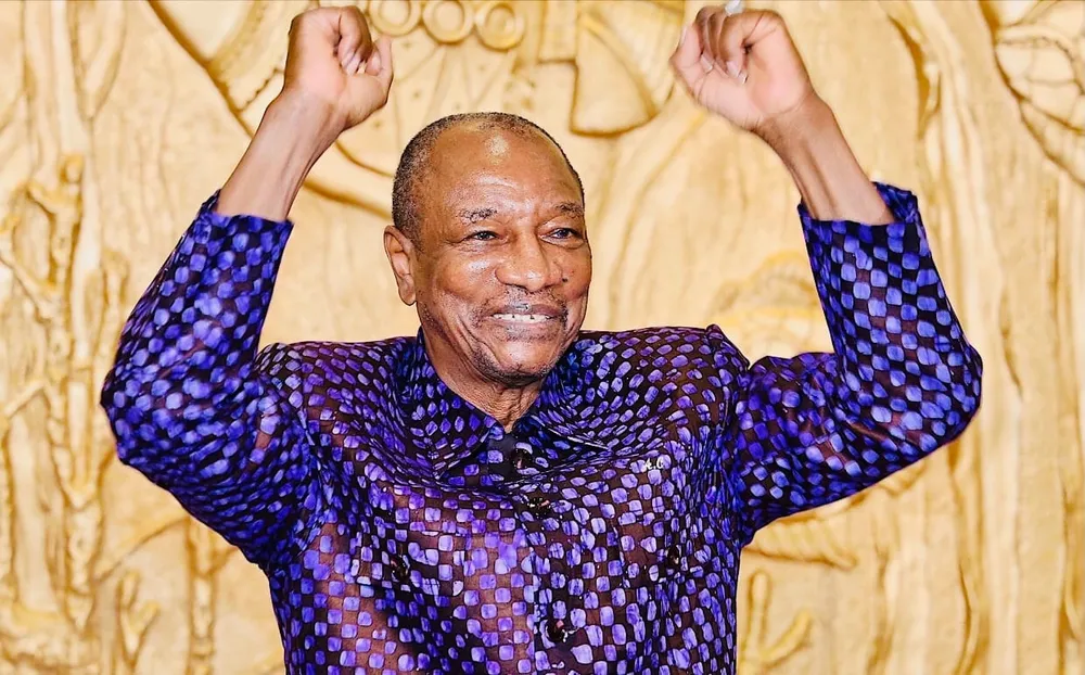Alpha Condé autorisé à quitter la Guinée
