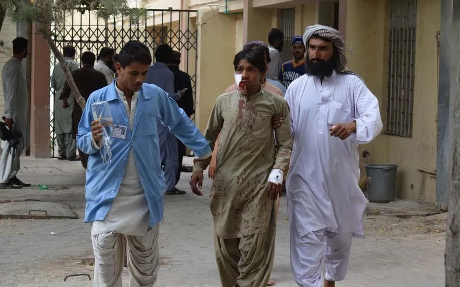 Attentat à la bombe au Pakistan : 7 morts et plus de 120 blessés