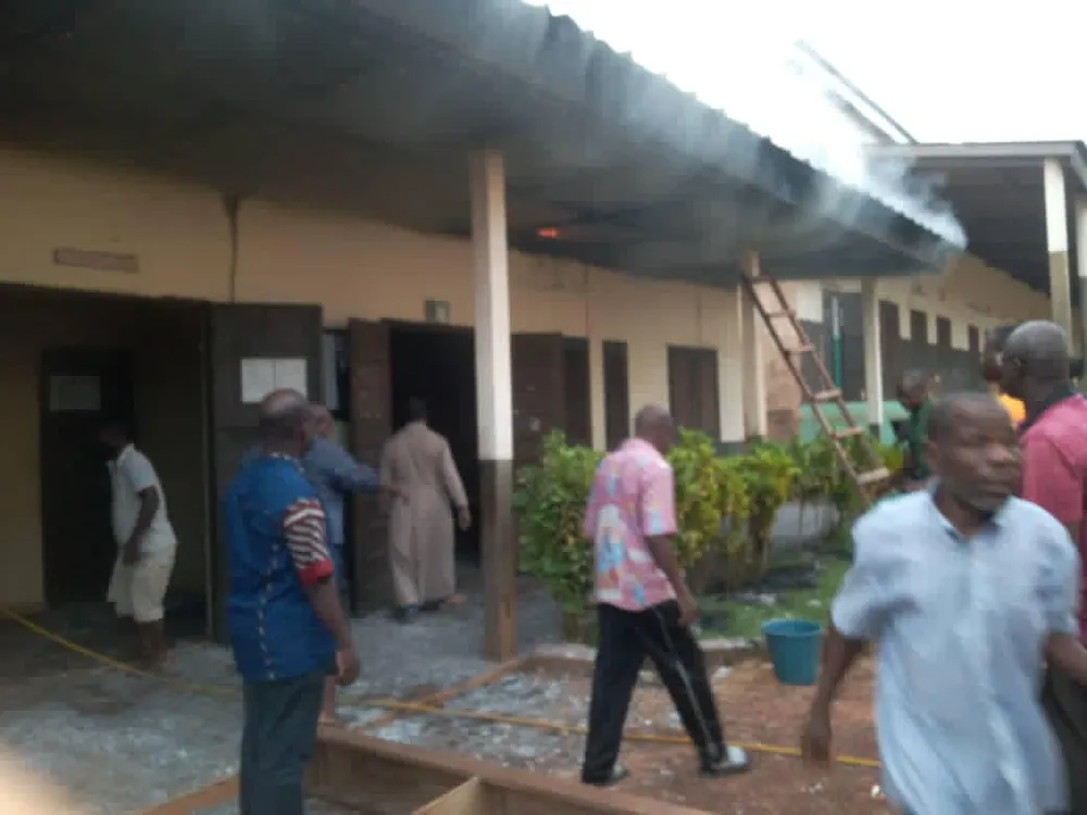 Duékoué, un bureau de vote incendié