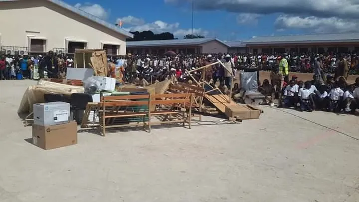 Mankono : le ministre Moussa Dosso remet les clés d’un établissement secondaire à Dianra-village