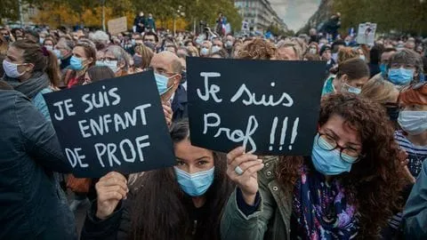 Grand hommage au professeur Paty décapité vendredi à l’ouest de Paris