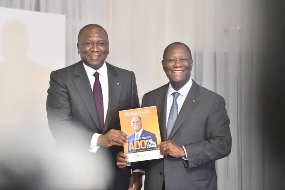 Campagne présidentielle : Ouattara remet les feuilles de route aux Directeurs Régionaux, en images