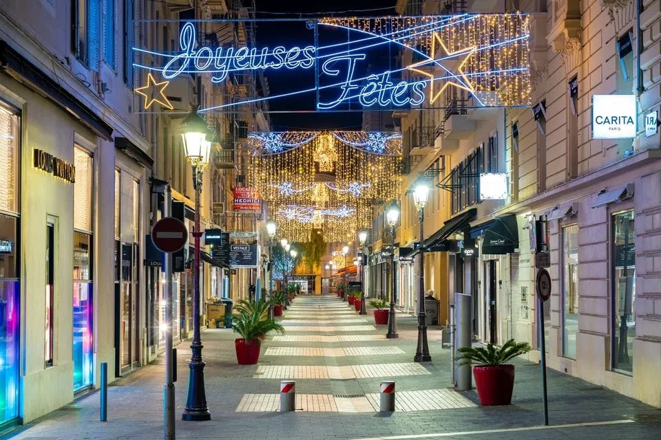 C’est déjà la Noël à Nice : la ville s’illumine pour la fin d’année 2020