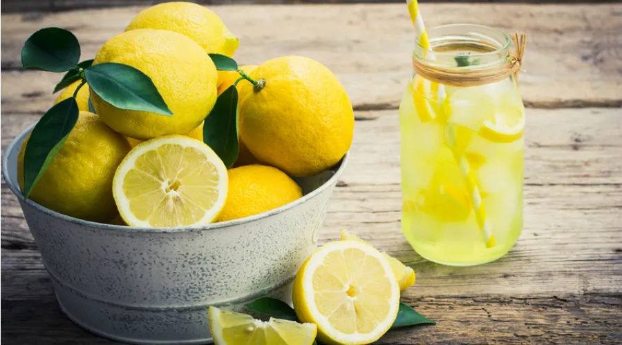 Bienfaits du citron : 15 bonnes raisons de boire un jus de citron le matin à jeun