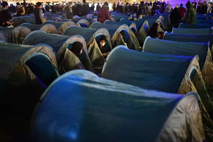 France: un camp de migrants démantelé à Paris