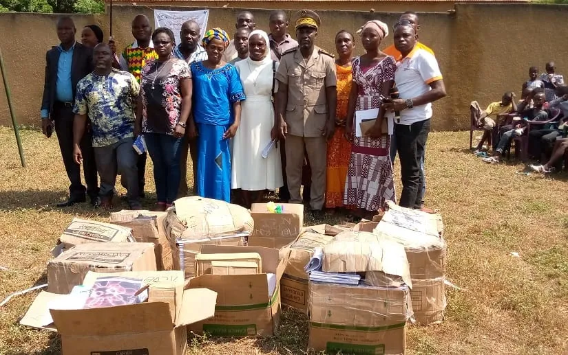 JNDE 2020 à M’Bahiakro : remise des kits scolaires aux enfants